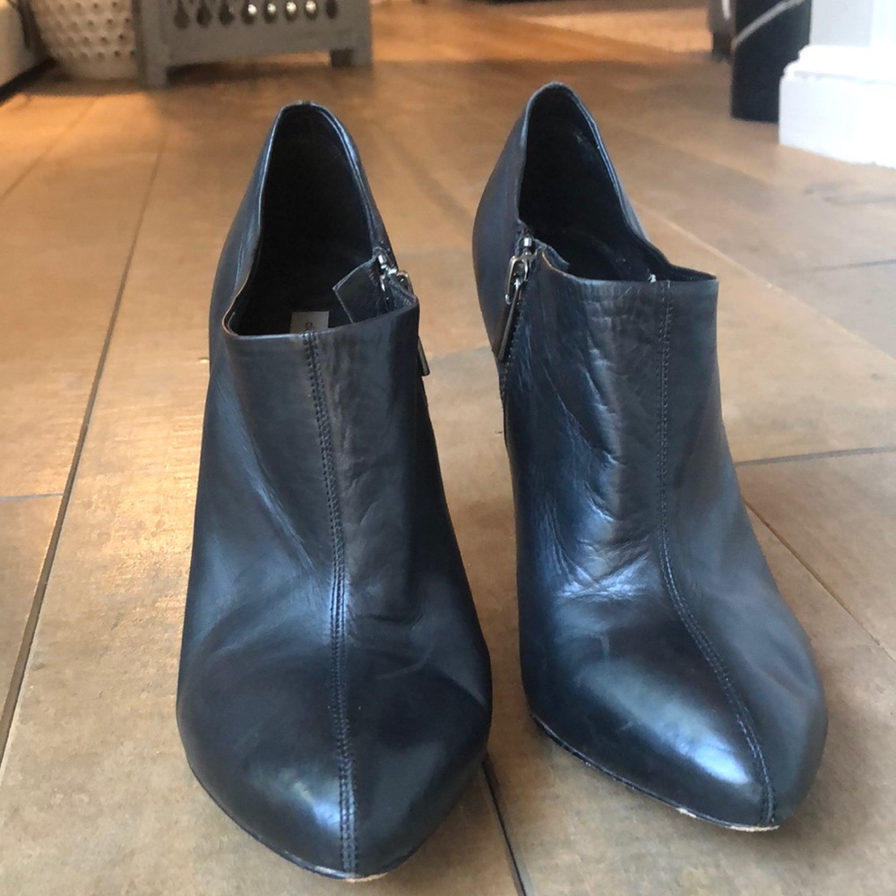 Black leather bootie
